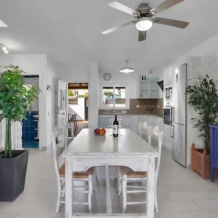 Villa Amazing By The With Private Pool Corralejo